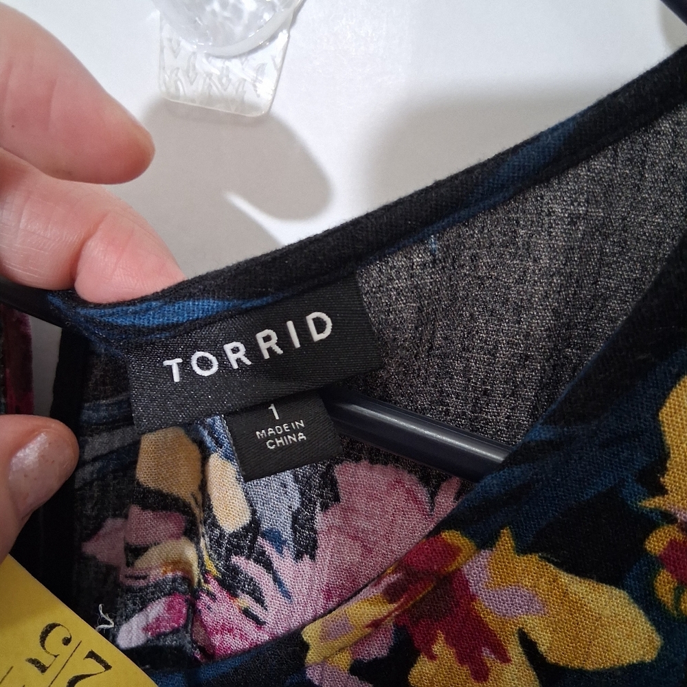 TORRID Black Floral Blouse with Tropical Flowers Size 1 Fit XL - Picture 7 of 7